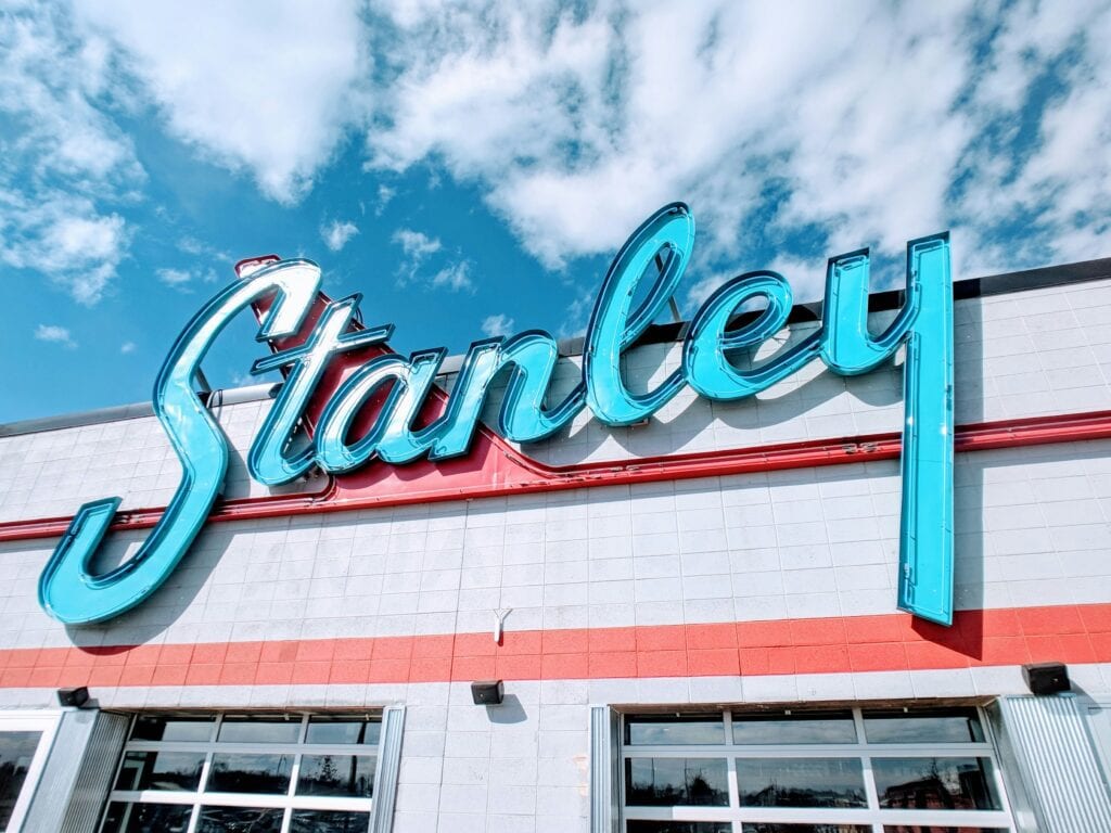 Standing Out in Style Crafting Memorable Outdoor Business Signs